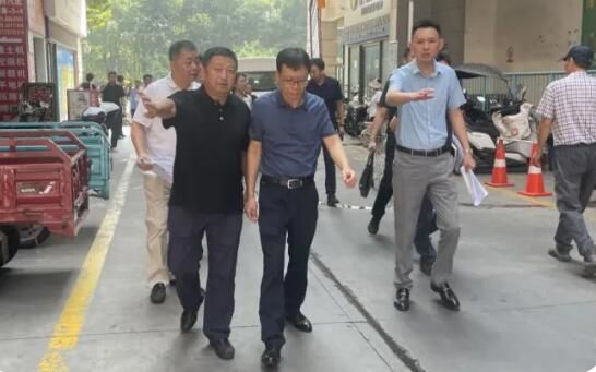 蓮湖區(qū)政 府主要領 導蒞臨我司調研指導工作